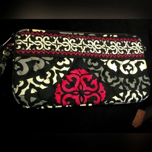 BNWOT VERA BRADLEY WRISTLET BLACK PINK WHITE POCKET AND CARD HOLDER INSIDE CUTE